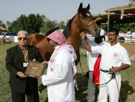 Click to Enlarge - Dr. Ibrahim Zaghloul presents Bahrain's 2005 WAHO Trophy for Shuwaimaan Jazeel to HE Sheikh Faisal Bin Rashid Bin Isa Al Khalifa