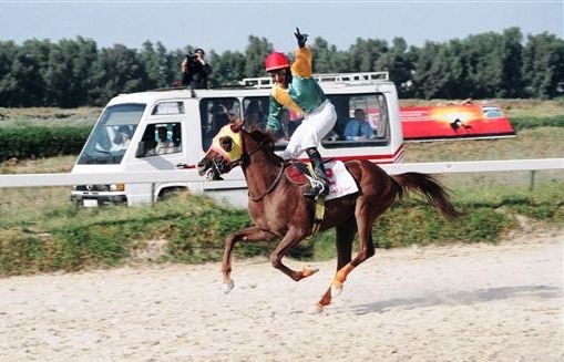 Click to Enlarge - Ourabi winning the Grand Prix of the President of the Republic, 2005.