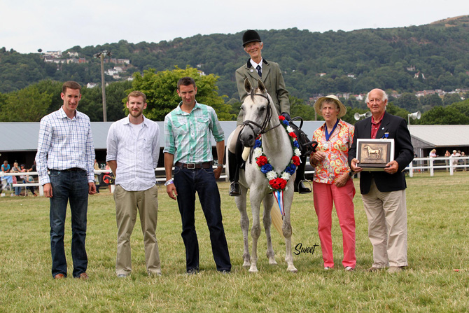 WAHO Trophy presentation to the connections of Kamillah by David Angold, WAHO Treasurer