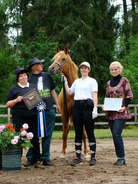 Aaliyah with Owner Elle Lassi, her husband Arvo Lassi, handler Kaisa Kajo, breeder Astra Nilk