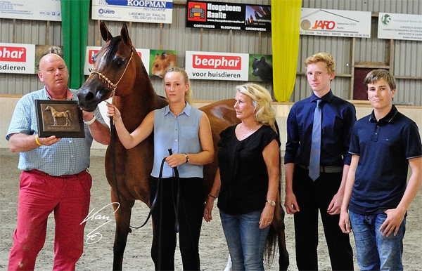 L-R: Robbie Den Hartog, owner of the Kossack Stud; his daughter Tara, his wife Erny, & his sons Tjerry and TomPhoto: Jan Kan