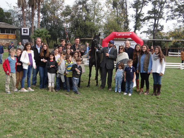 Lumiar Ethna with (left to right): Mr José M. Bulnes, Mr Fernando Bulnes and Mr Herman Chadwick and their families.